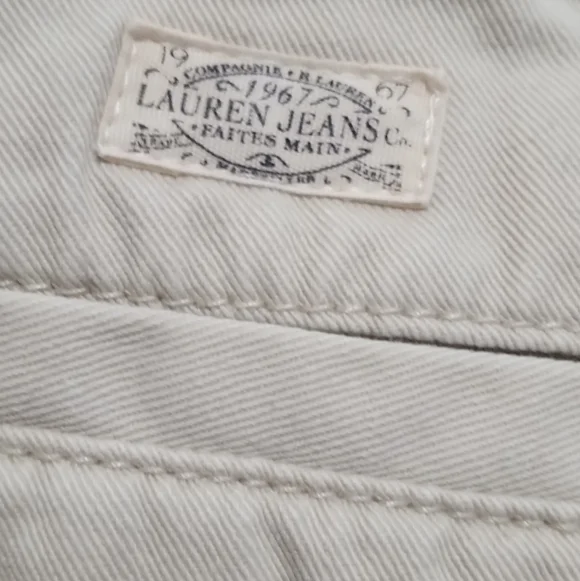 Elegant White High Waist Women's Shorts - Picture 2 of 6